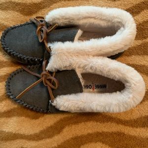 Minnetonka sheepskin hard sole moc